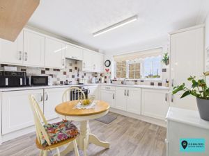 Kitchen/Breakfast Room- click for photo gallery